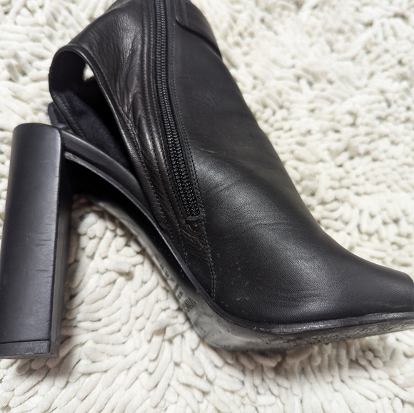 Vince black Brigham open toe heel booties- size 9 - Picture 7 of 14